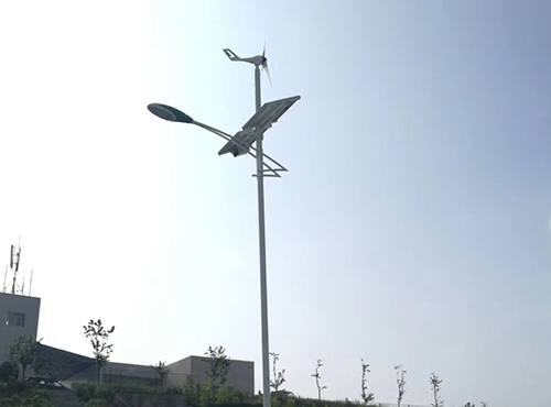 南京歐陸300W風(fēng)光互補(bǔ)發(fā)電機(jī)為四川郫都縣鄉(xiāng)村道路點燃光亮